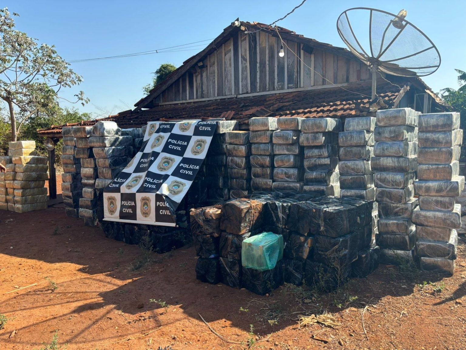 Polícia Civil apreende 6,7 toneladas de maconha, traficante foi preso