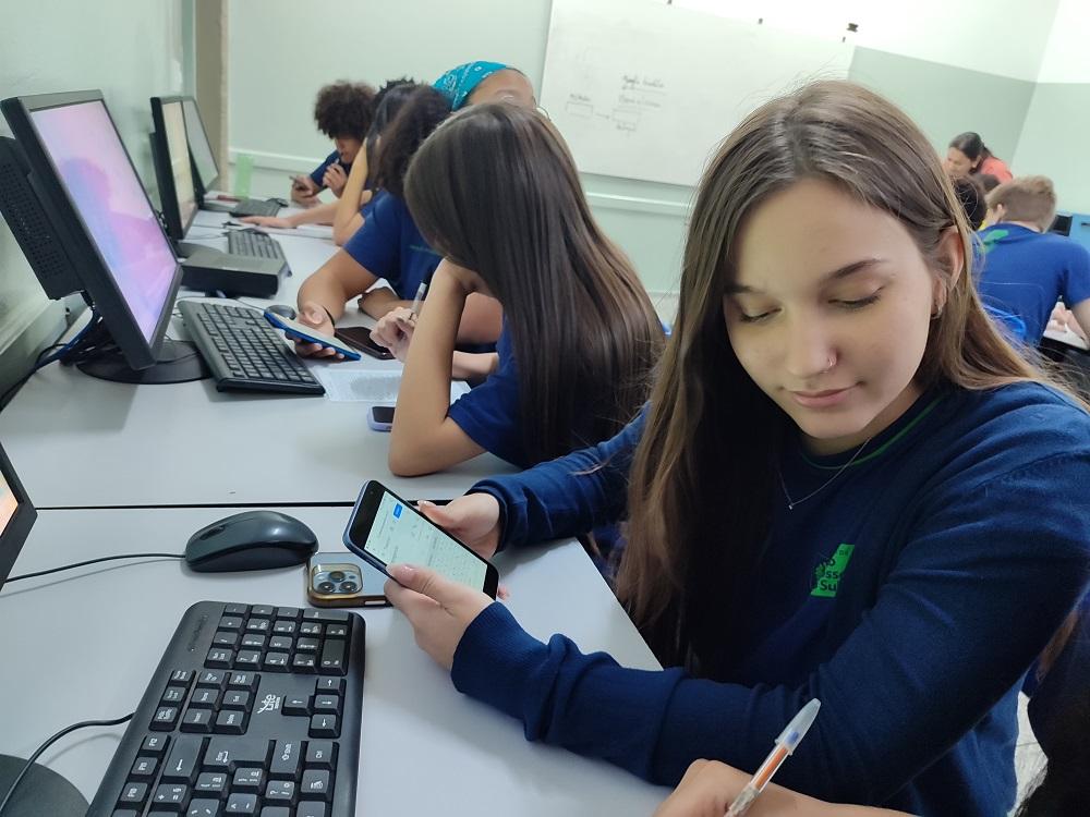 Celulares apreendidos pela Polícia Penal se transformam em ferramentas de ensino em escola de MS