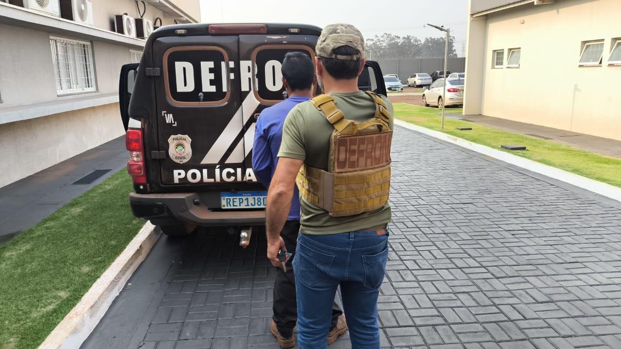 Policiais civis cumprem mandado de prisão contra acusado de estuprar enteadas