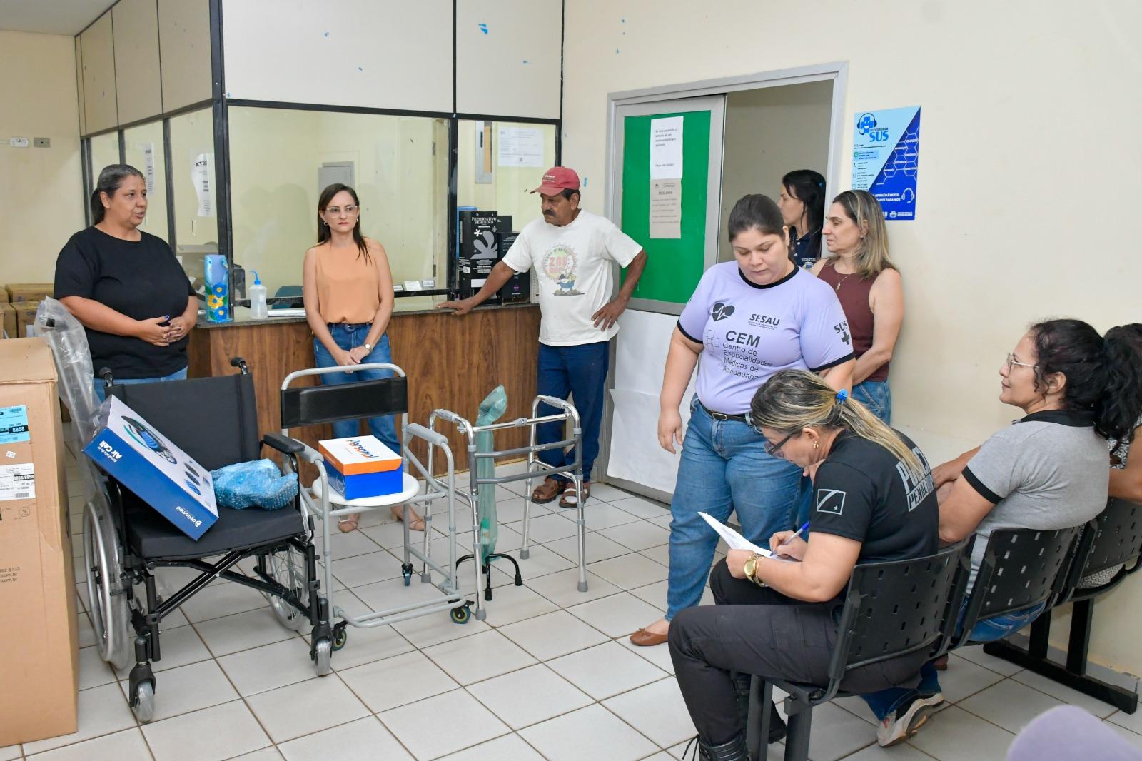 Prefeitura de Aquidauana entrega equipamentos de locomoção para pacientes