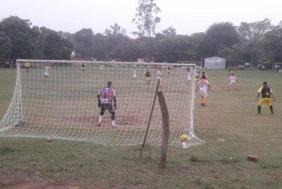 Veteranos promovem campeonato no campo do Baixadão em Aquidauana e realizam ação social