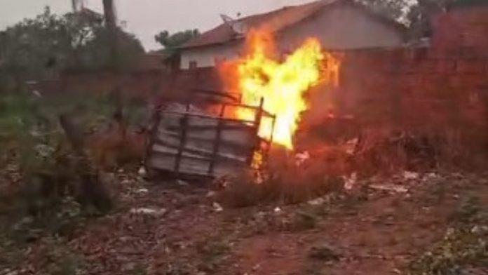 Catador de recicláveis golpeia menor com barra de ferro e tem carrinho incendiado em Aquidauana