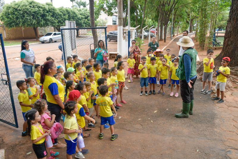 Equipe da SEMA da aula de Meio Ambiente no Parque da Lagoa Comprida