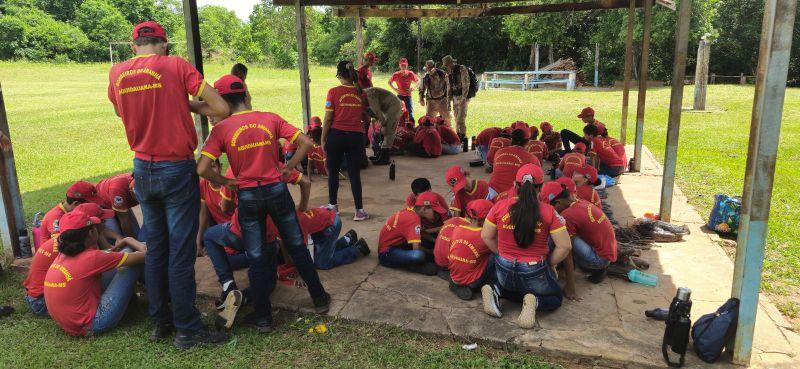 Crianças do Projeto Bombeiros do Amanhã participam de acampamento