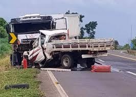 Acidente entre caminhonete e caminhão mata três pessoas hoje pela manhã em Br