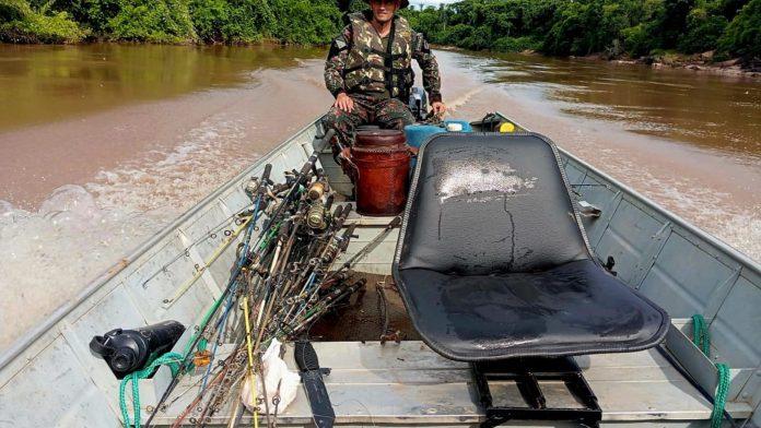 Homens são flagrados pela PMA pescando no Rio Aquidauana em plena Piracema