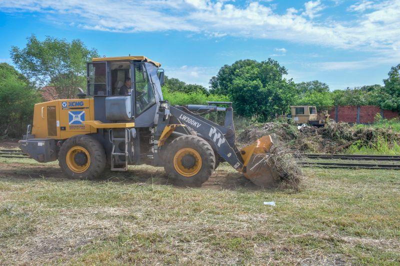 Prefeitura intensifica serviços de retiradas de lixos e entulhos dos bairros