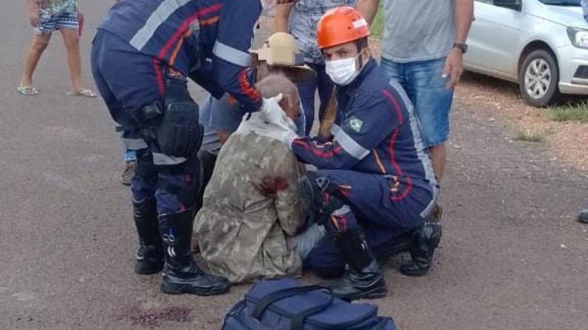 Idoso fica gravemente ferido ao ser atropelado na Estrada do Taboco